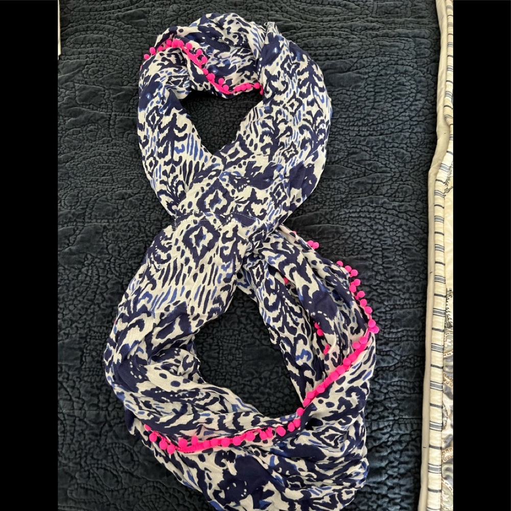 Lilly Pulitzer light weight infinity scarf